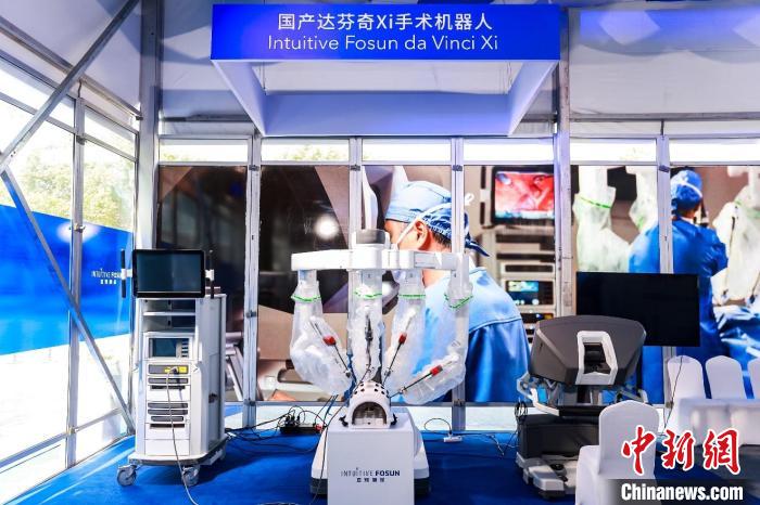 角子機：首台國産達芬奇手術機器人在滬揭幕