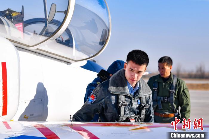 賭馬：空軍西安飛行學院某旅組織新年度首飛訓練